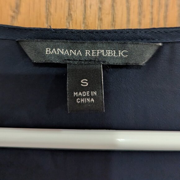 Banana Republic Navy V Neck Ruffle Blouse-Size Small - Picture 2 of 5